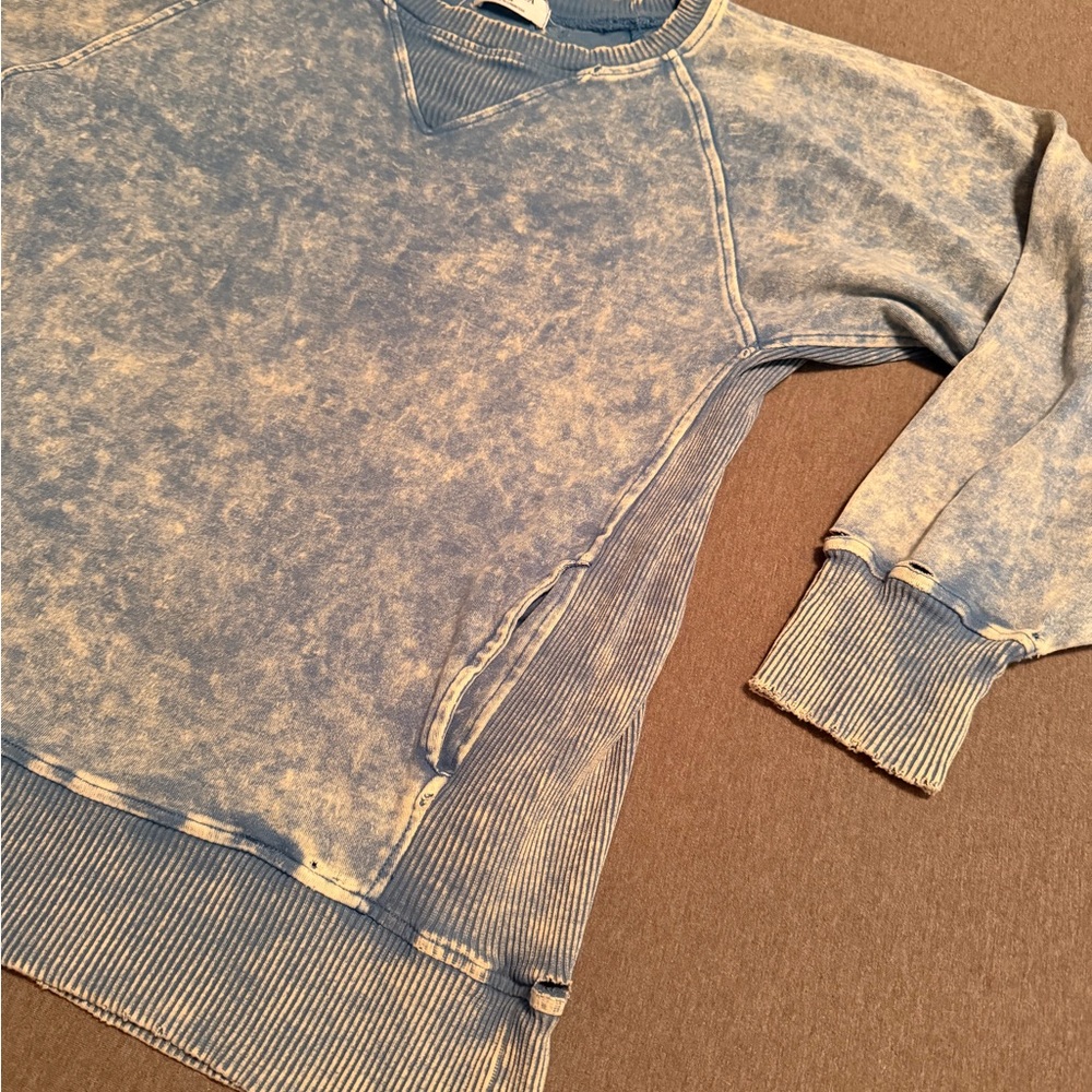 Zenana Acid Wash Pullover size Medium - Picture 2 of 4
